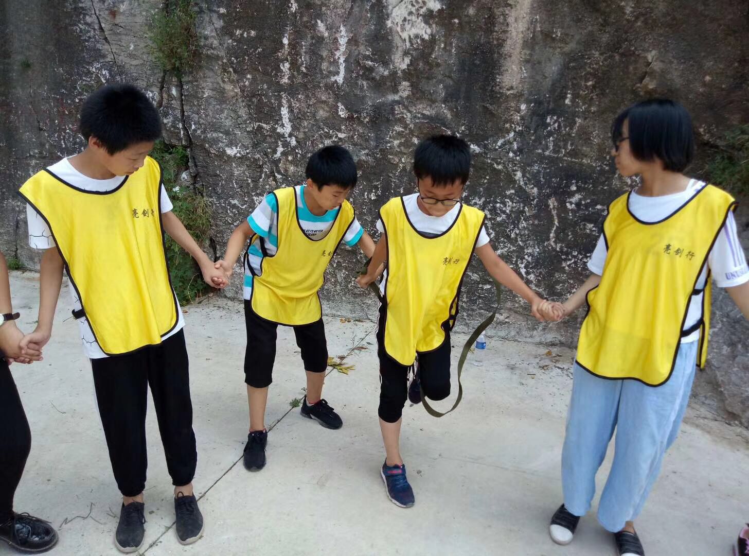 启航教育素质拓展训练