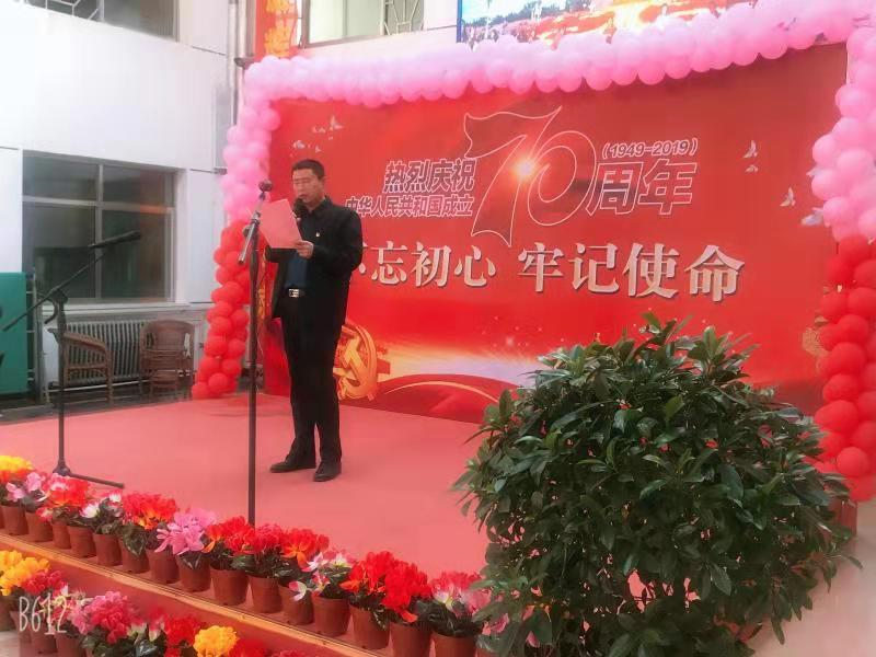 众智拓展公司和紫坊老年公寓的老人们共同欢度祖国七十华诞